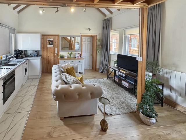 1 bedroom mews to rent