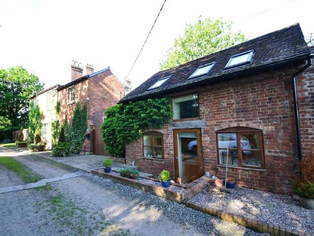 1 bedroom mews to rent