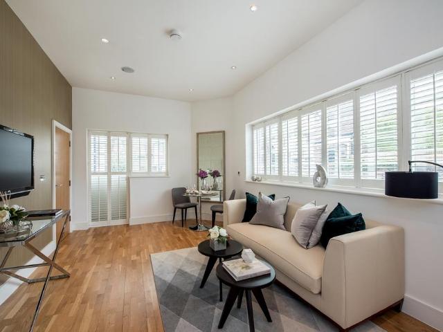 1 bedroom mews to rent