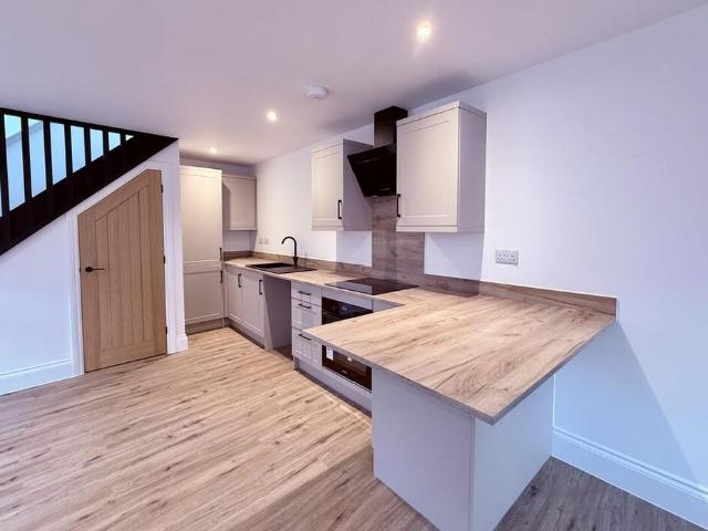 1 bedroom mews to rent