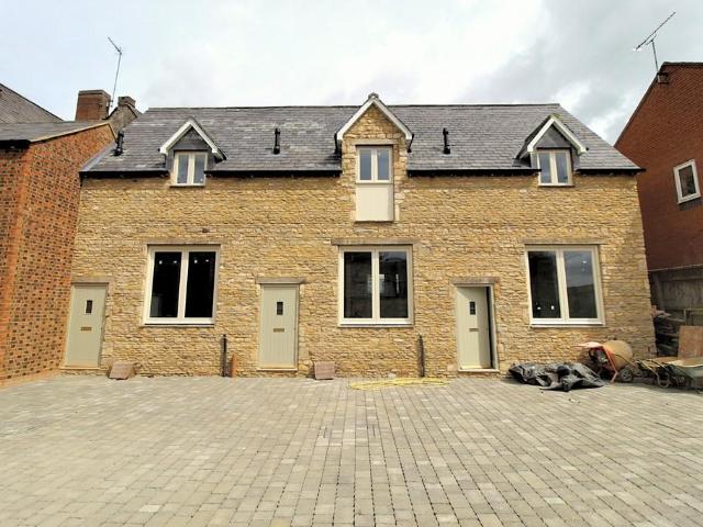 1 bedroom mews to rent