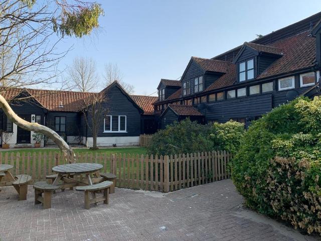 1 bedroom mews to rent