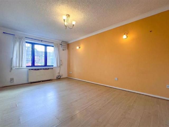1 bedroom mews to rent