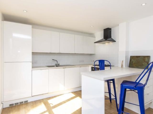 1 bedroom mews to rent