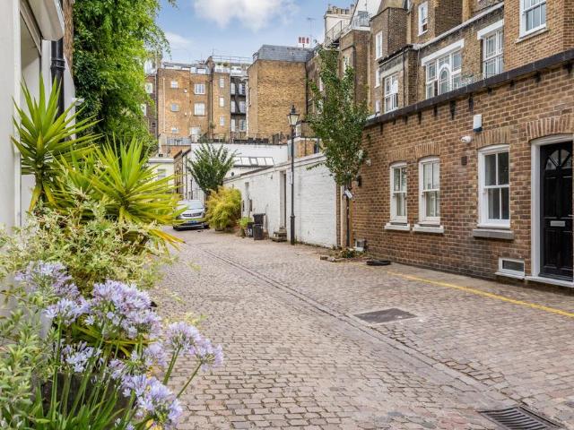 1 bedroom mews for sale
