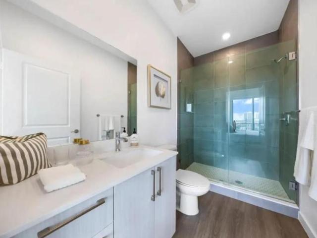 1 bedroom, Miami FL 33142 106060589