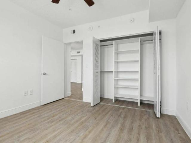 1 bedroom, Miami FL 33172 105984533