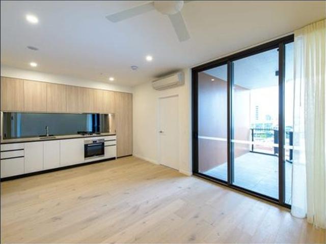 1 BEDROOM + MULTI PURPOSE ROOM WITH NORTH CITY VIEWS