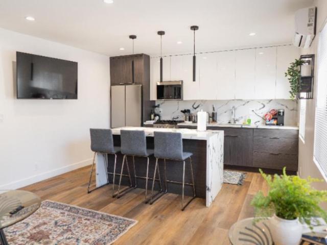 1 bedroom, North Hollywood CA 91602 105132600