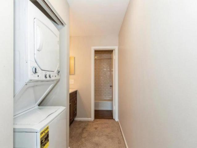 1 bedroom, Naperville IL 60540 105181933