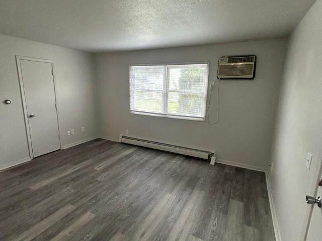 1 bedroom, Newton IA 50208 105664347