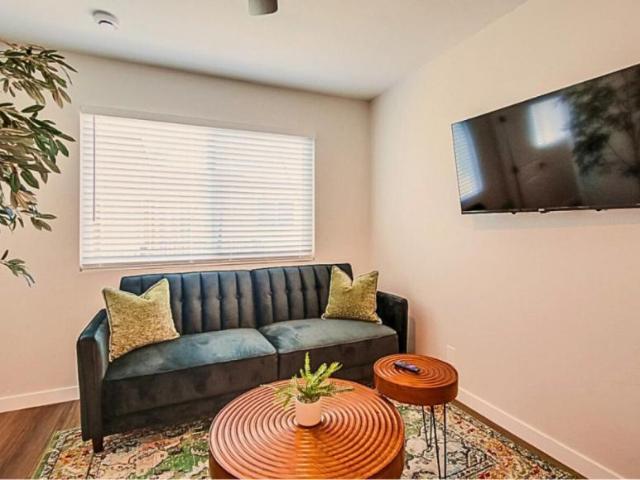 1 bedroom, San Diego CA 92105 106165562
