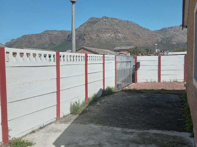 1 Bedroom Semi Detached To Let in Costa Da Gama
