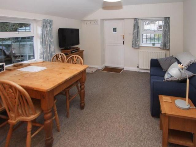 1 bedroom semi detached bungalow to rent
