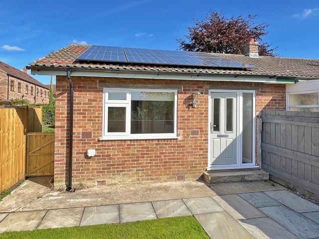 1 bedroom semi detached bungalow to rent