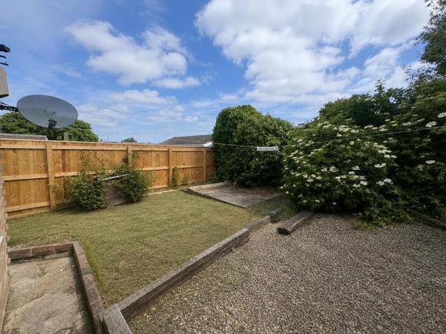 1 bedroom semi detached bungalow to rent