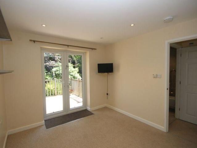 1 bedroom semi detached bungalow to rent