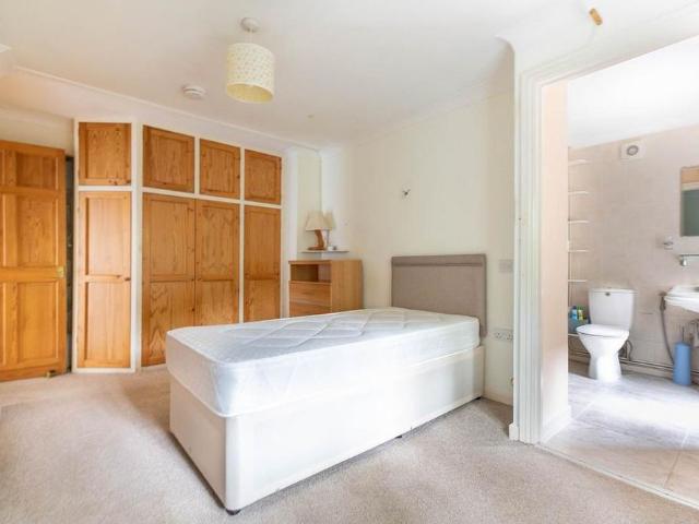 1 bedroom semi detached bungalow to rent