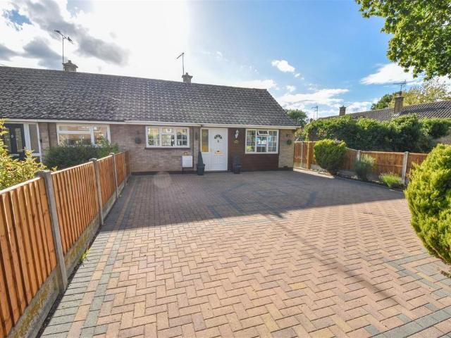 1 bedroom semi detached bungalow for sale