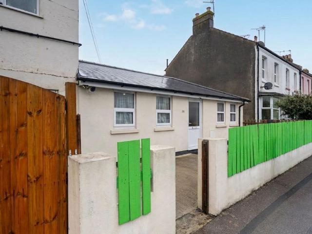 1 bedroom semi detached bungalow for sale