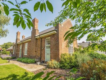1 bedroom semi detached bungalow for sale