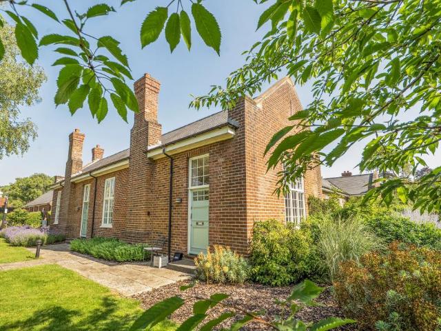 1 bedroom bungalow for sale