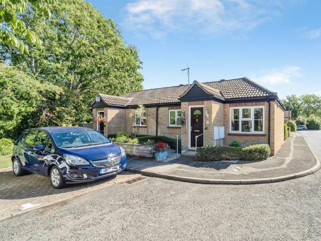 1 bedroom semi detached bungalow for sale