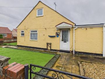 1 bedroom semi detached bungalow for sale