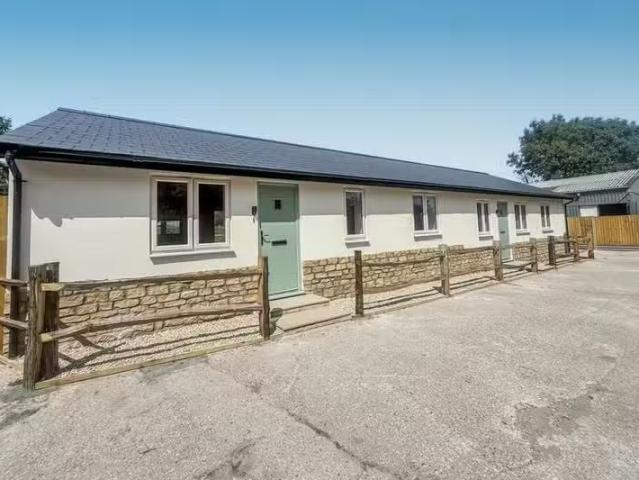 1 bedroom semi detached bungalow for rent in Littlewindsor, Be.