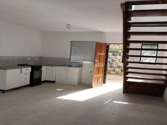 1 Bedroom semi detached cottage rented in Knysna Heights