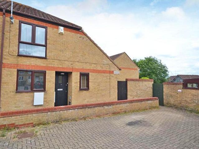1 Bedroom Semi Detached House To Rent In Hartwort Close, Walnut Tree, Milton Keynes, Buckinghamshire, MK7