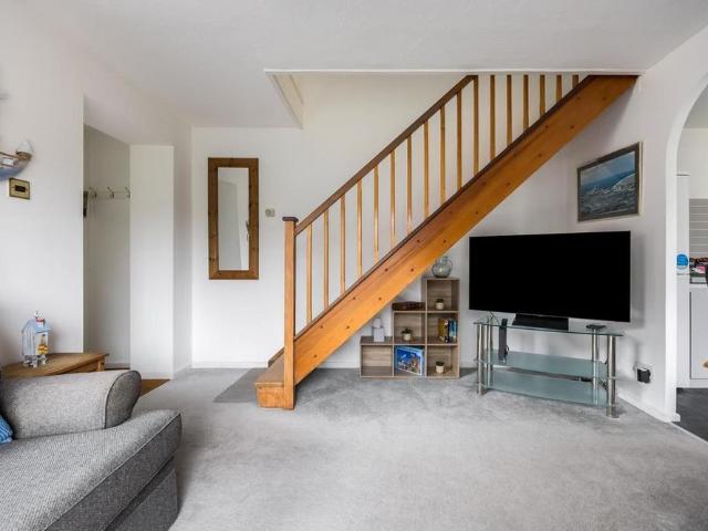 1 bedroom semi detached house to rent