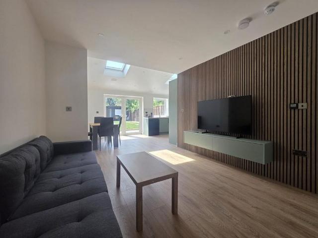 1 bedroom semi detached house to rent