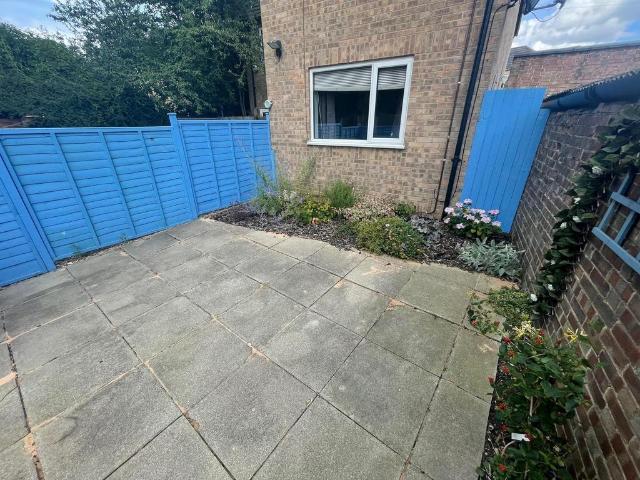 1 bedroom semi detached house to rent
