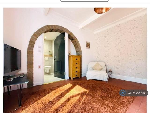 1 bedroom semi detached house to rent