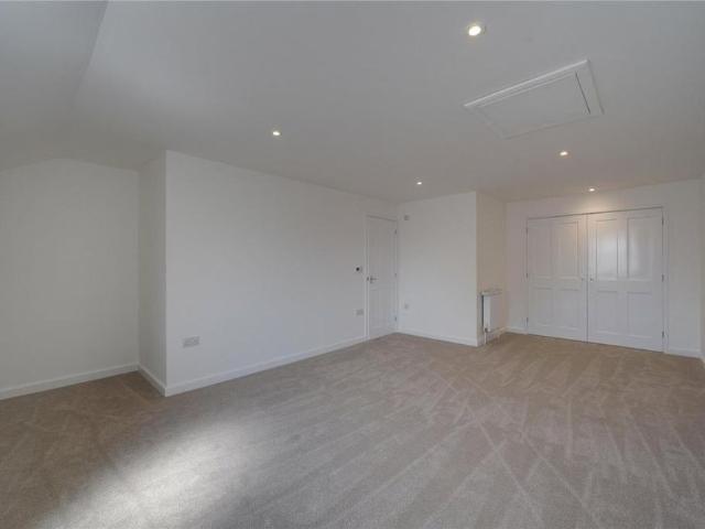 1 bedroom semi detached house to rent