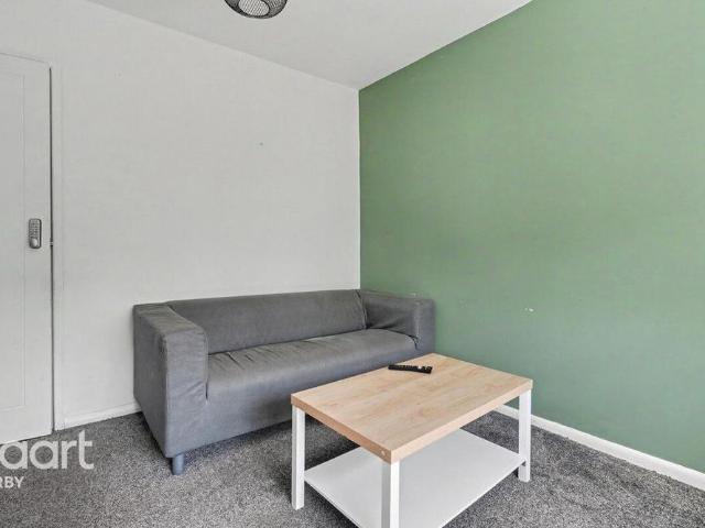 1 bedroom semi detached house to rent