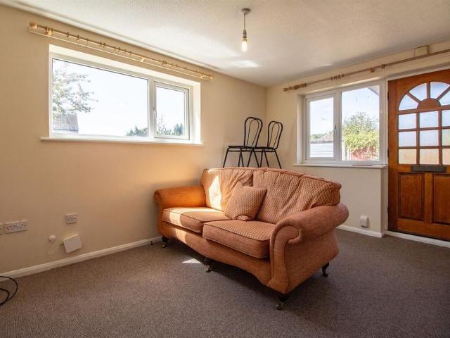 1 bedroom semi detached house to rent
