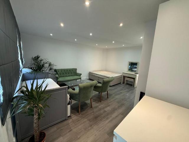 1 bedroom semi detached house to rent