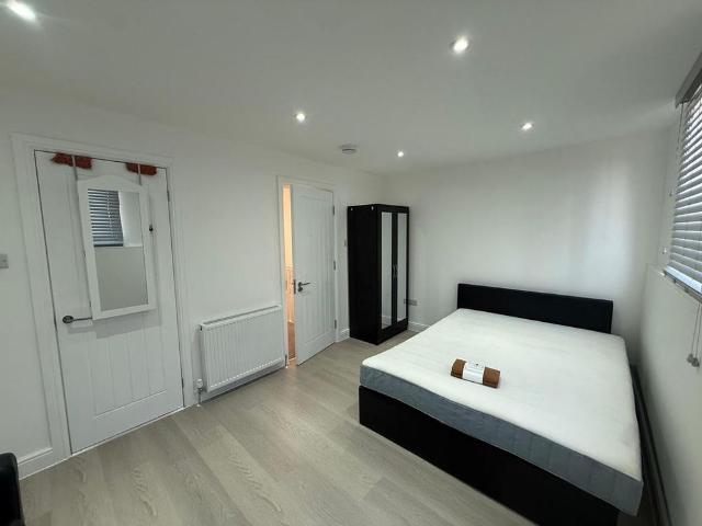 1 bedroom semi detached house to rent