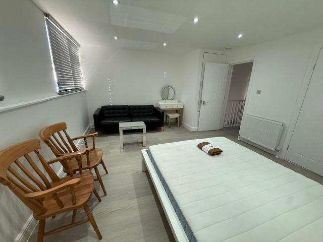 1 bedroom semi detached house to rent