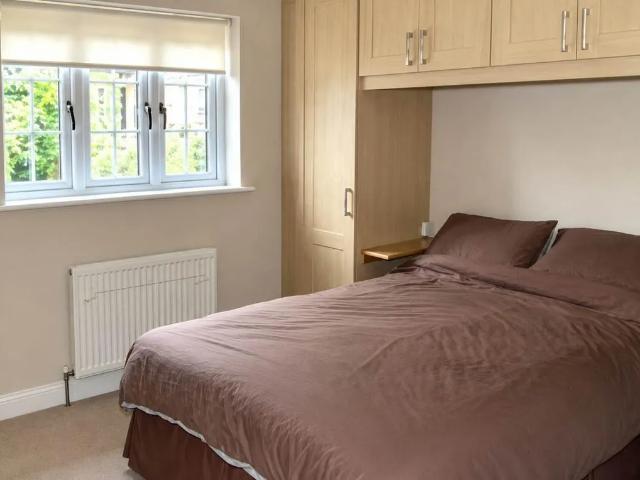 1 bedroom semi detached house to rent