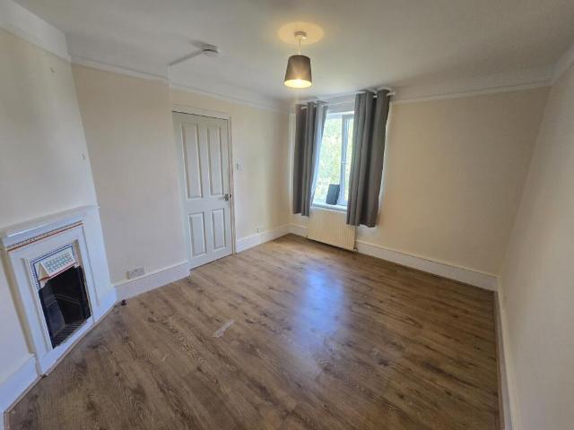 1 bedroom semi detached house to rent