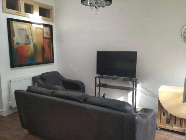 1 bedroom semi detached house to rent