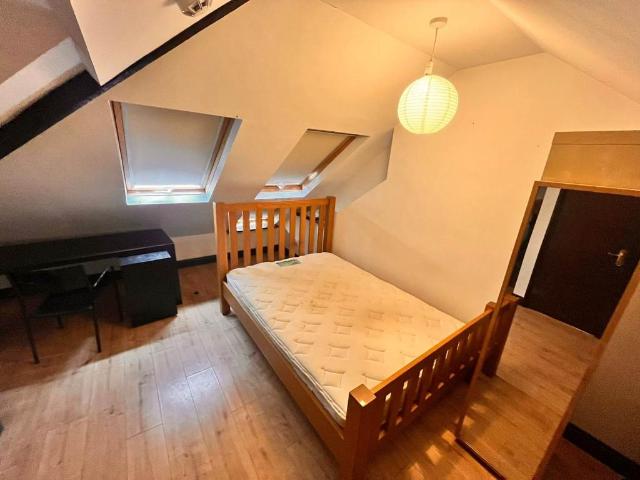 1 bedroom semi detached house to rent
