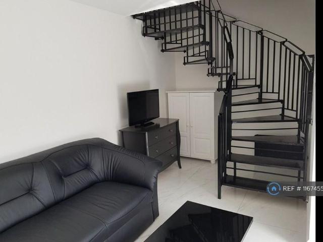 1 bedroom semi detached house to rent