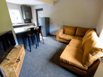 1 bedroom semi detached house to rent