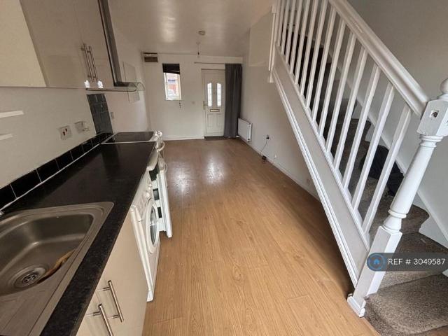 1 bedroom semi detached house to rent