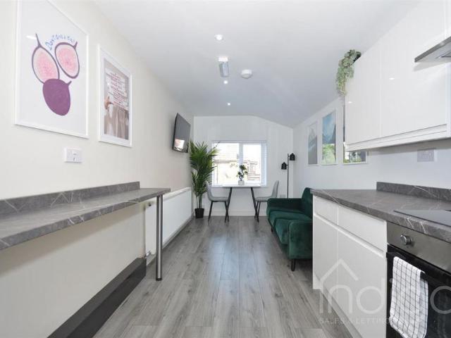 1 bedroom semi detached house to rent