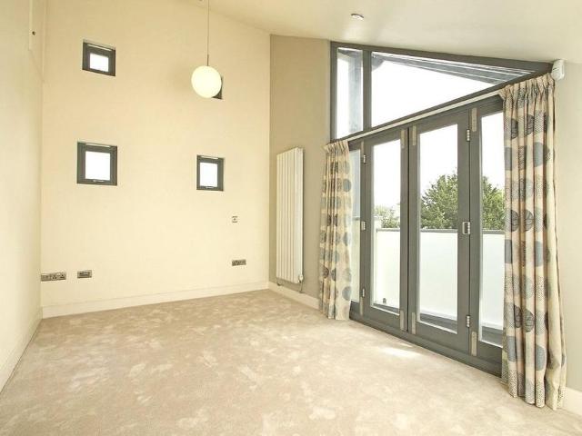 1 bedroom semi detached house to rent